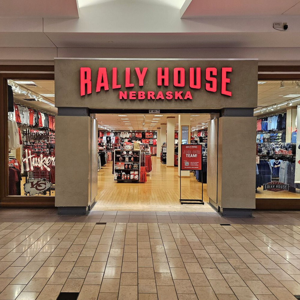 Rally House Gateway Mall EXTERIOR