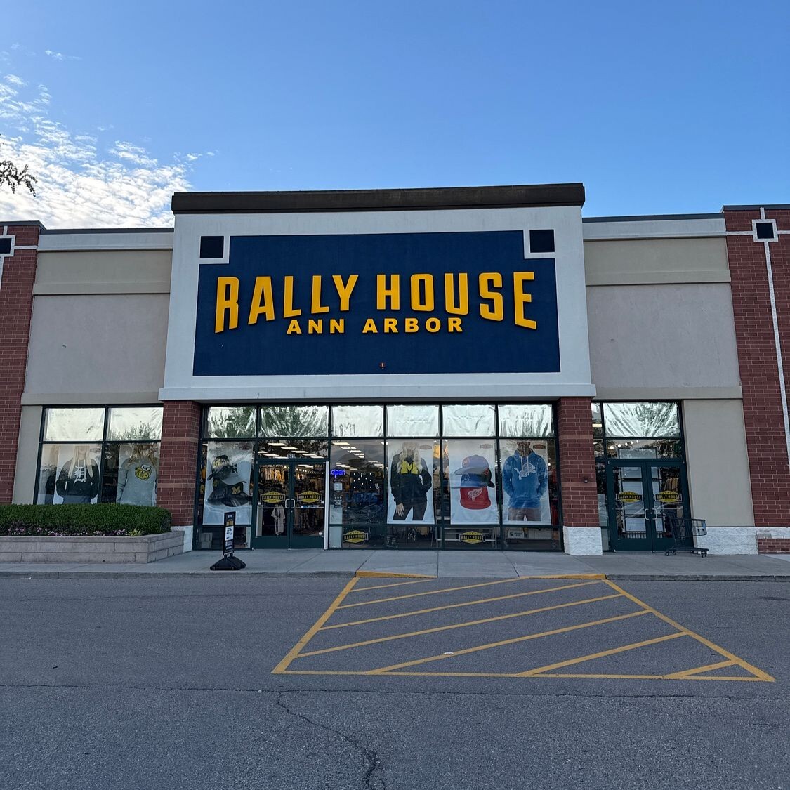 Rally House Arborland EXTERIOR