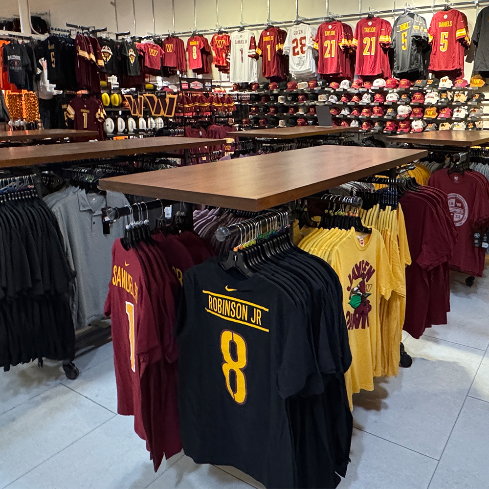 Rally House Potomac Mills INTERIOR