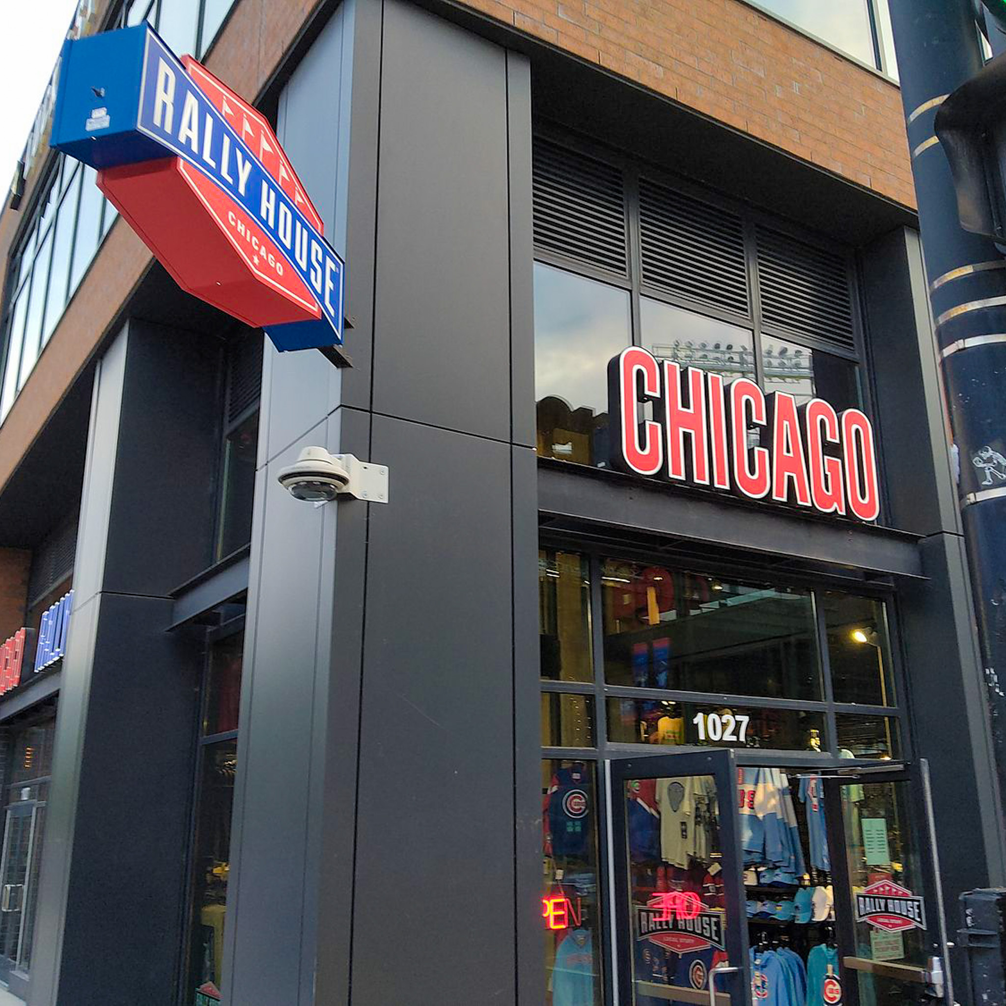 Rally House Wrigleyville EXTERIOR