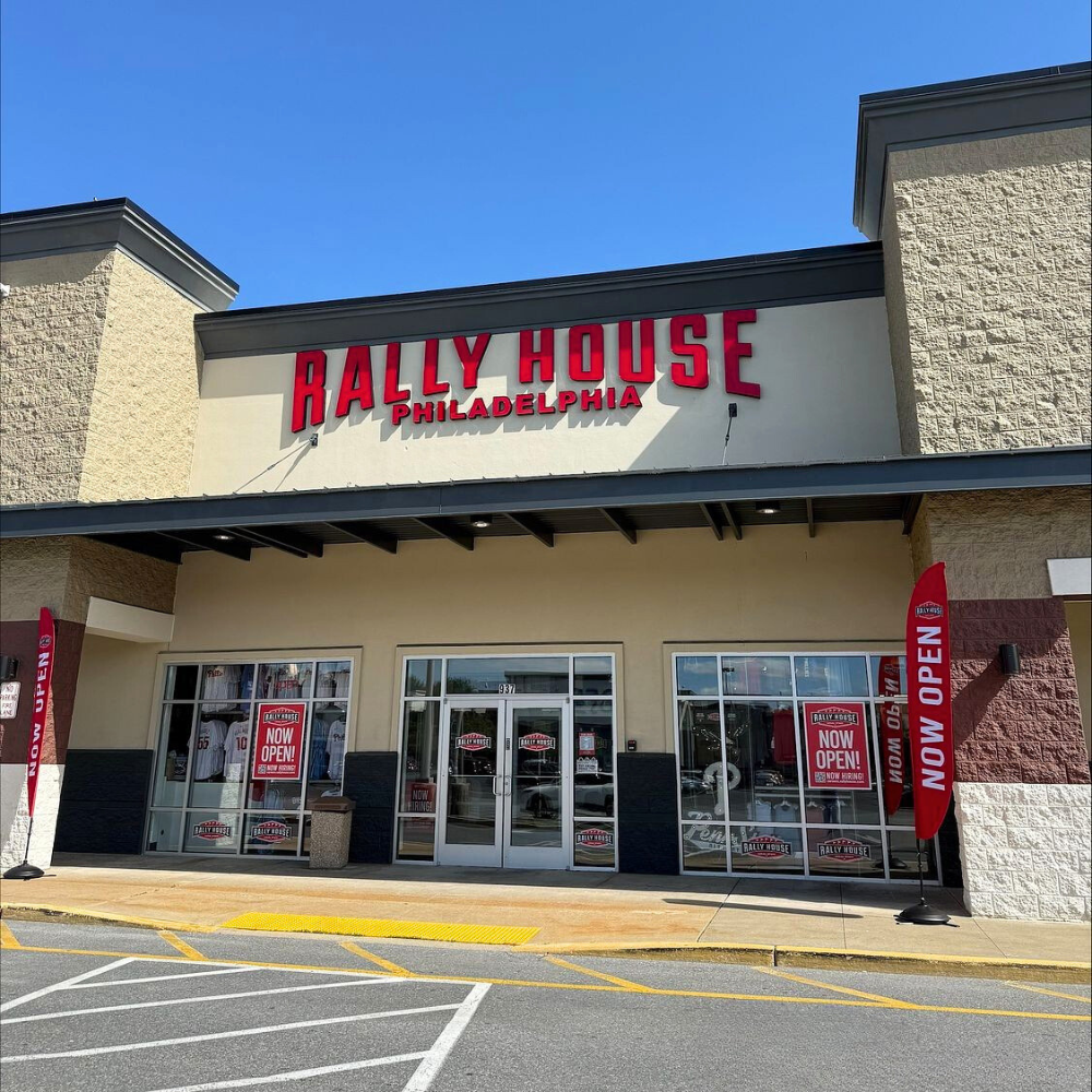 Rally House Airport Center EXTERIOR