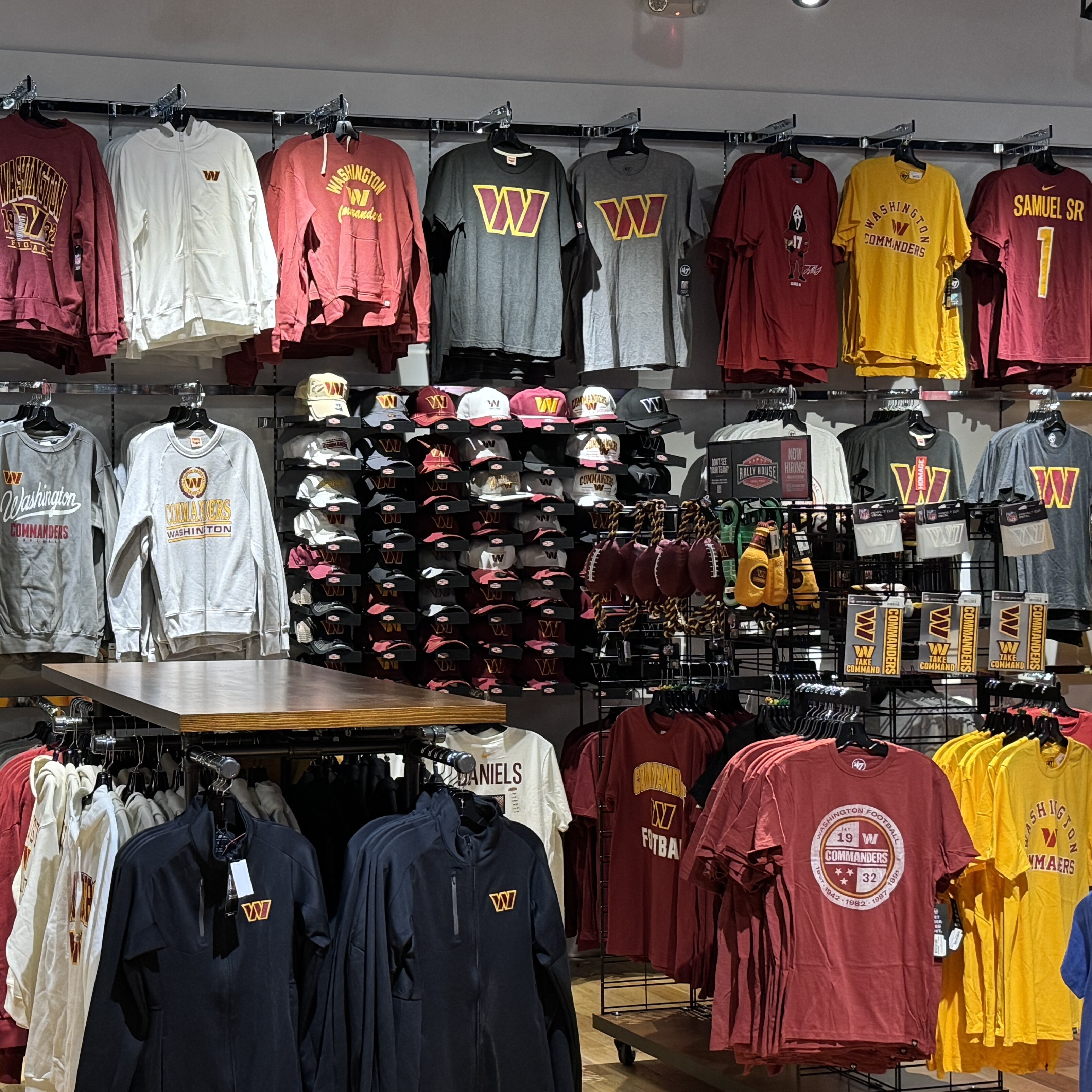 Rally House Arundel Mills INTERIOR