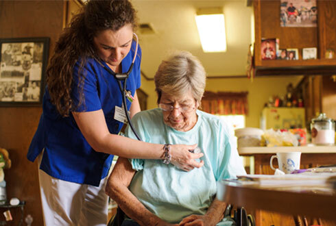 Home health clinician treating COPD