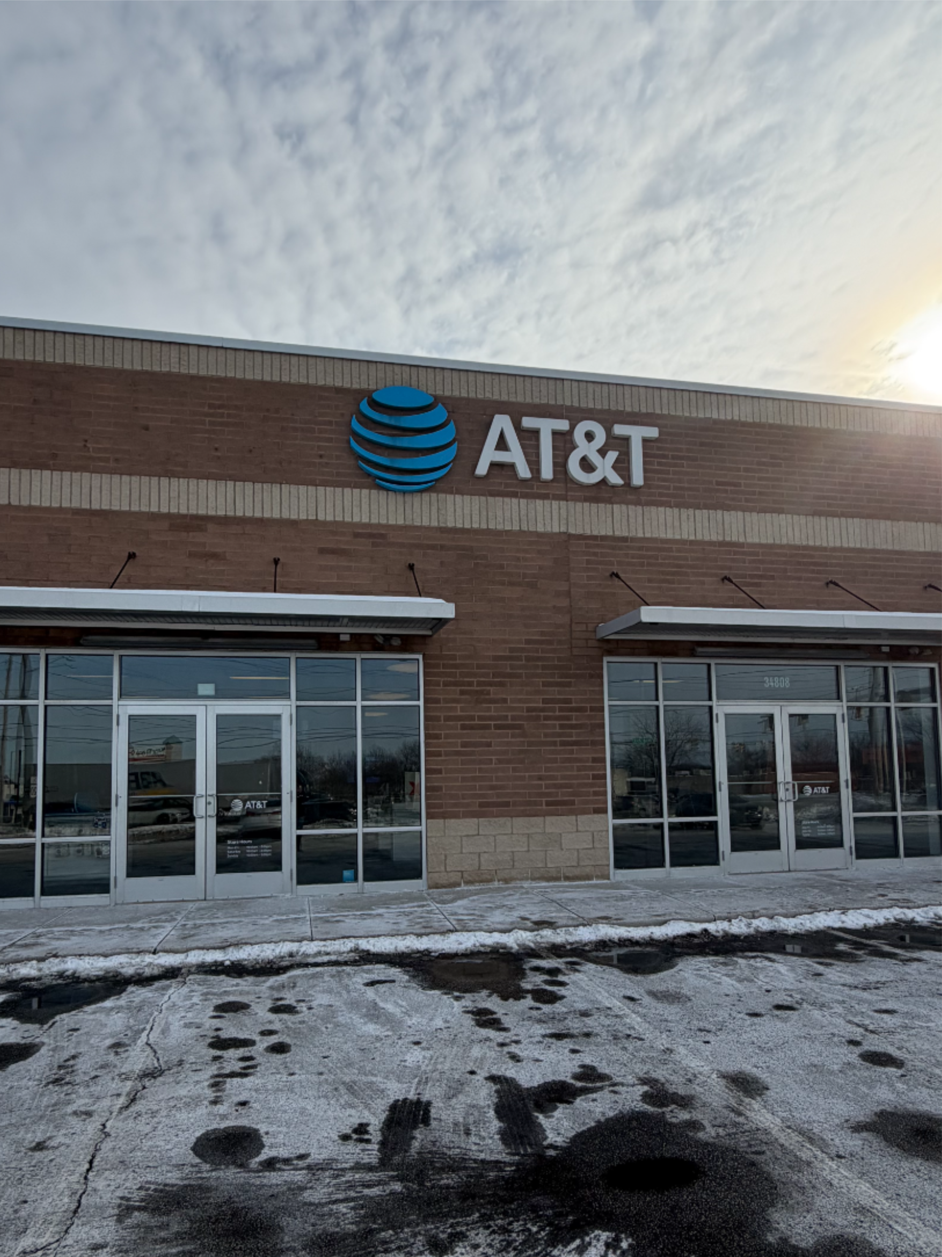Cell Phone Store in Willoughby | iPhones, Samsung Phones, Prepaid ...