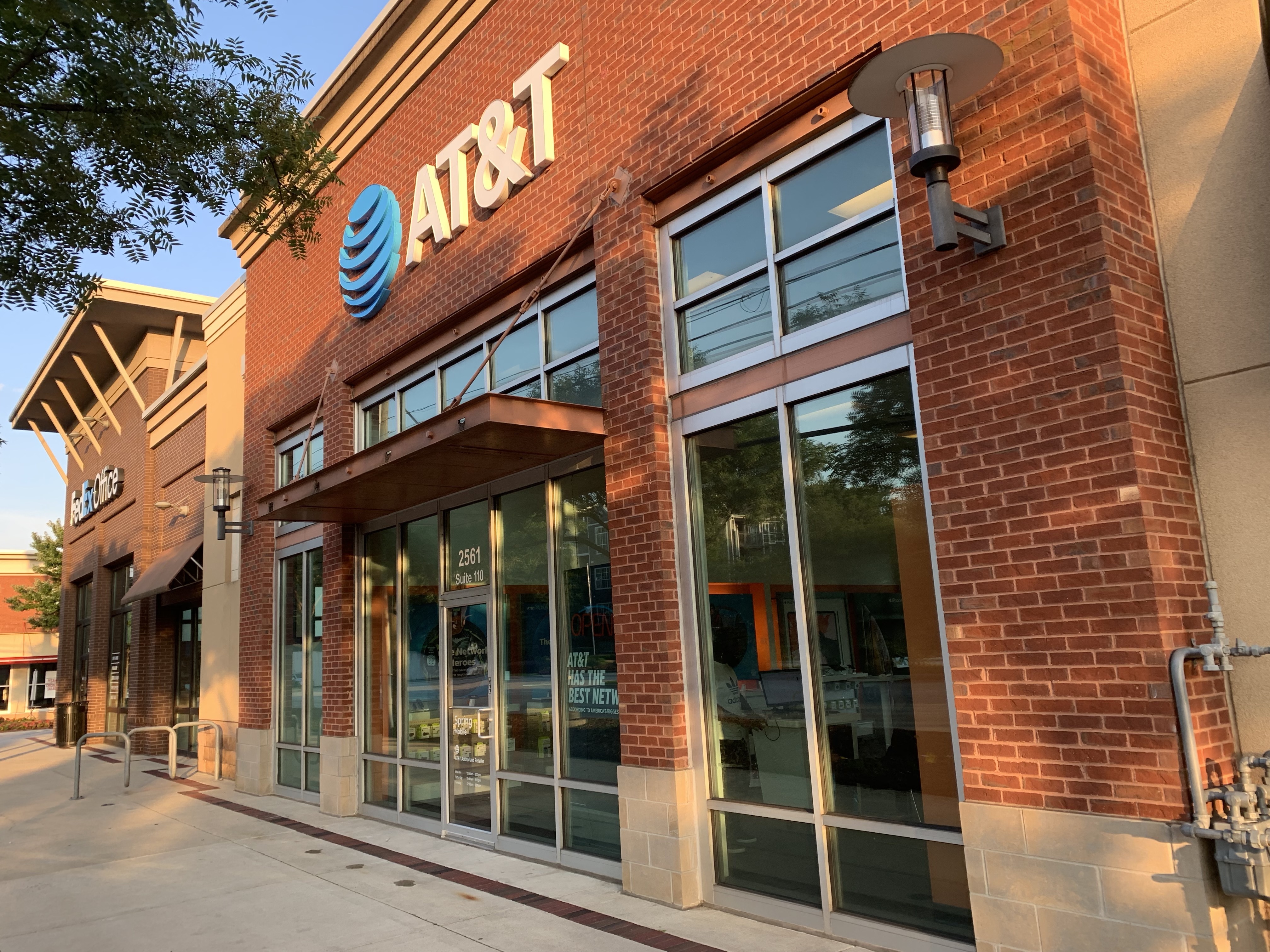 Cell Phone Store in Atlanta | iPhones, Samsung Phones, Prepaid Phones ...