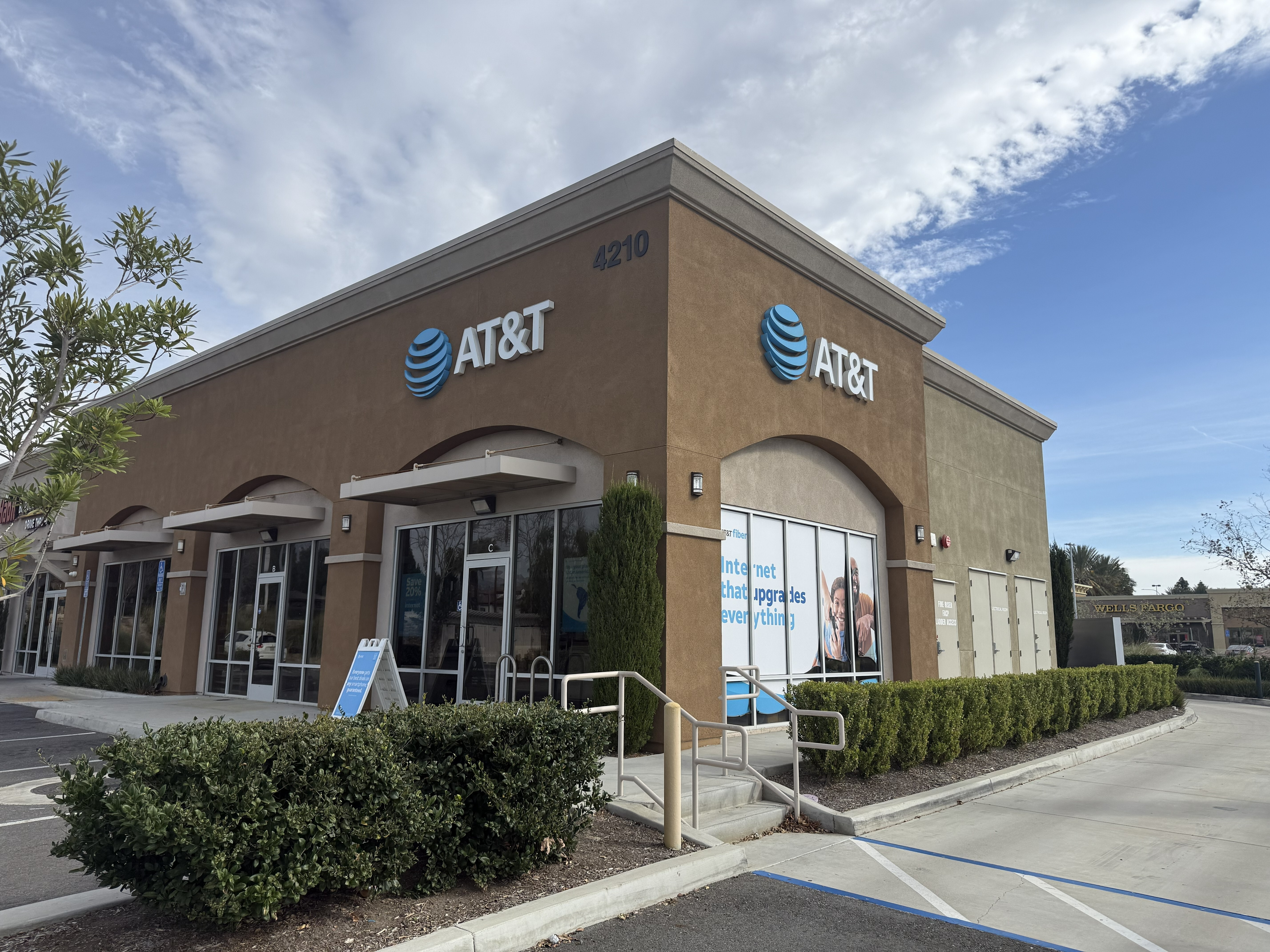 Cell Phone Store in Ontario | iPhones, Samsung Phones, Prepaid Phones ...