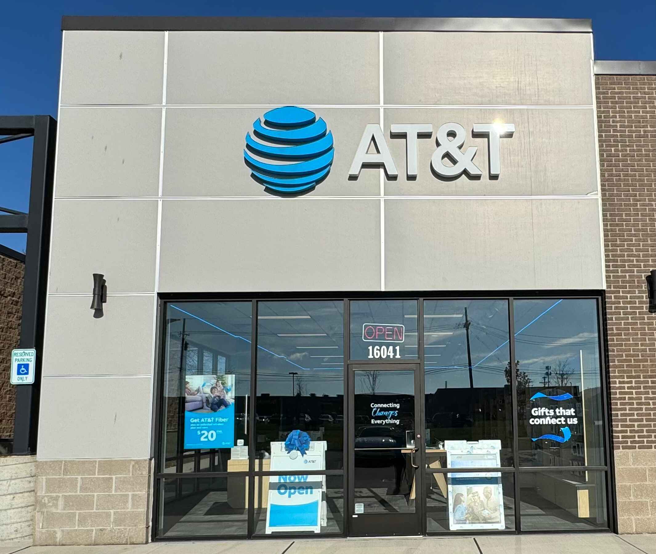 AT&T Store Clinton Township 16041 15 Mile Rd , Clinton Township, MI