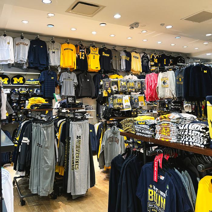 Rally House Twelve Oaks Mall INTERIOR
