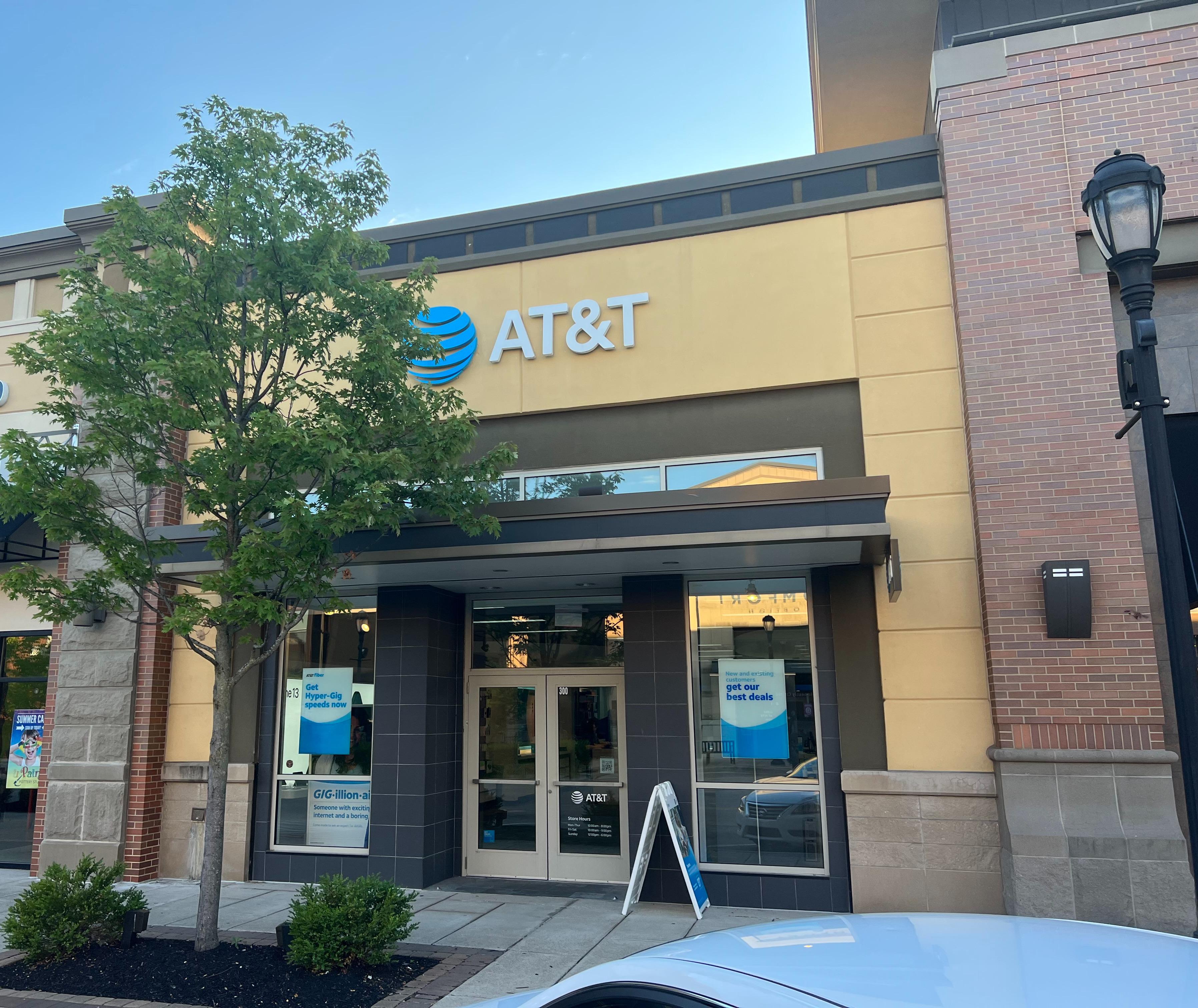 AT&T Store Hamilton Town Center Mall 13901 Town Center Blvd. Ste 300