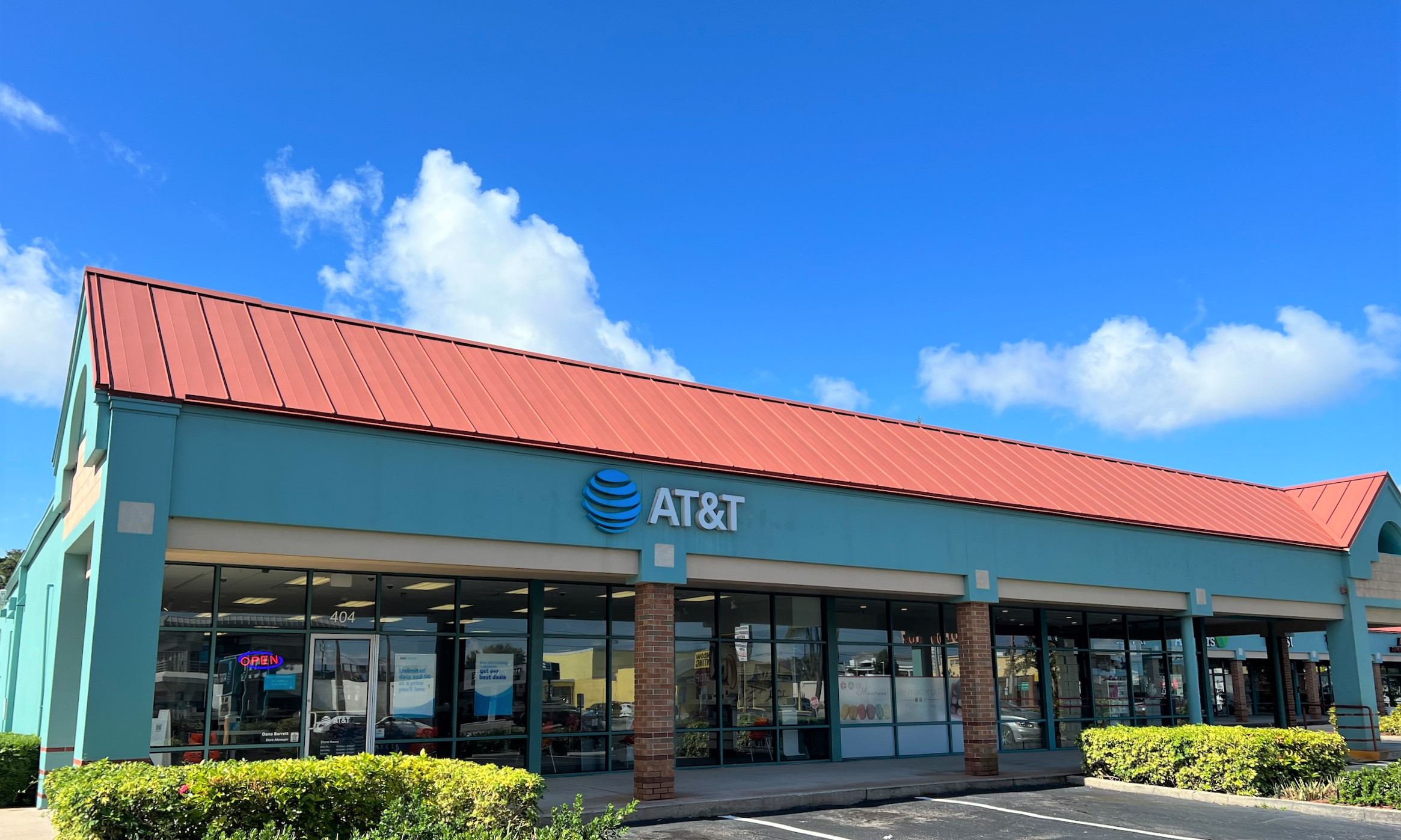 Teléfonos, internet y regalos tecnológicos festivos en AT\u0026T | AT\u0026T The  Colonnade - 2300 Bee Ridge Road , Sarasota, 34239, image size:2330x1397