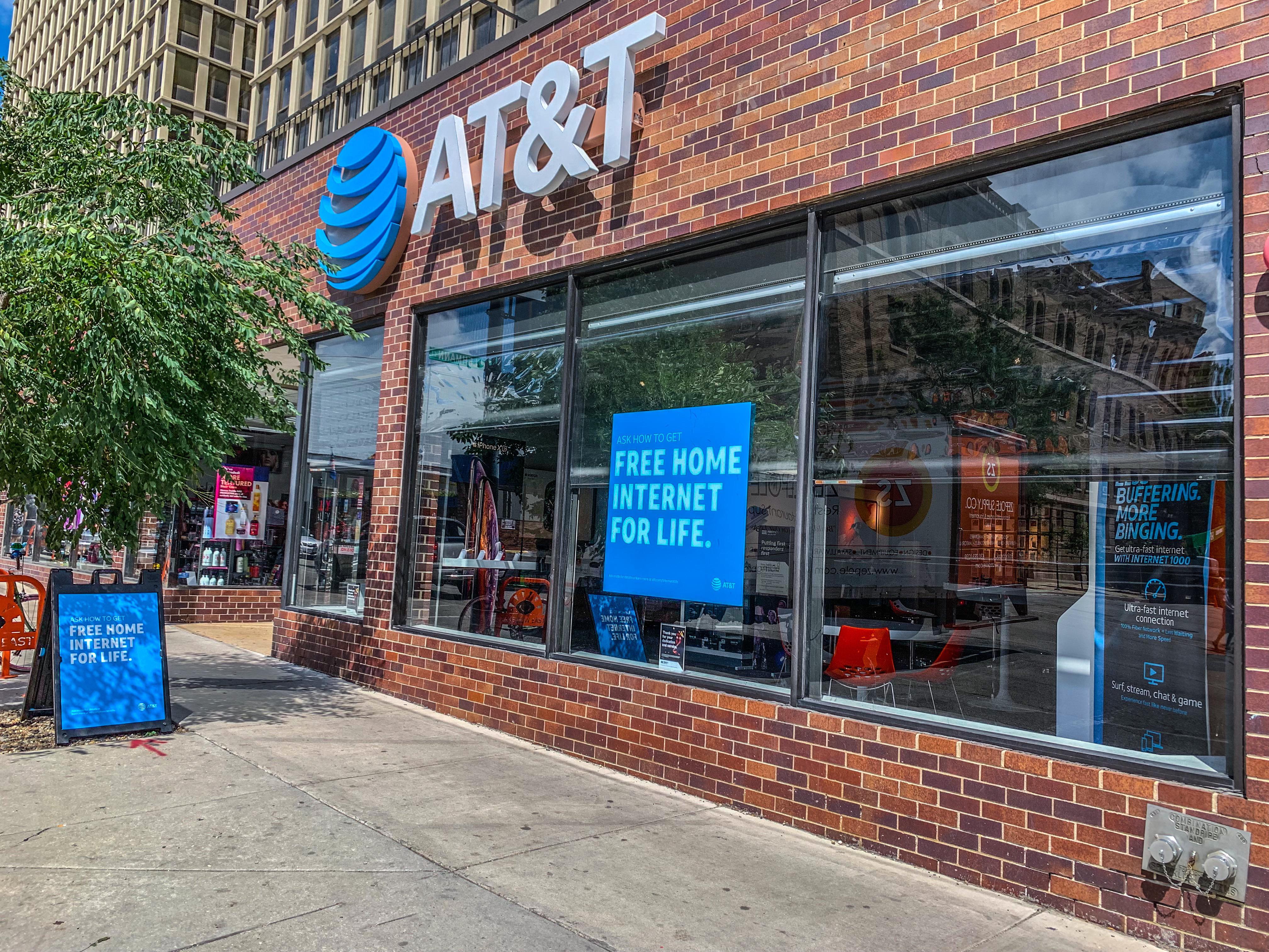 Cell Phone Store in Chicago | iPhones, Samsung Phones, Prepaid Phones ...